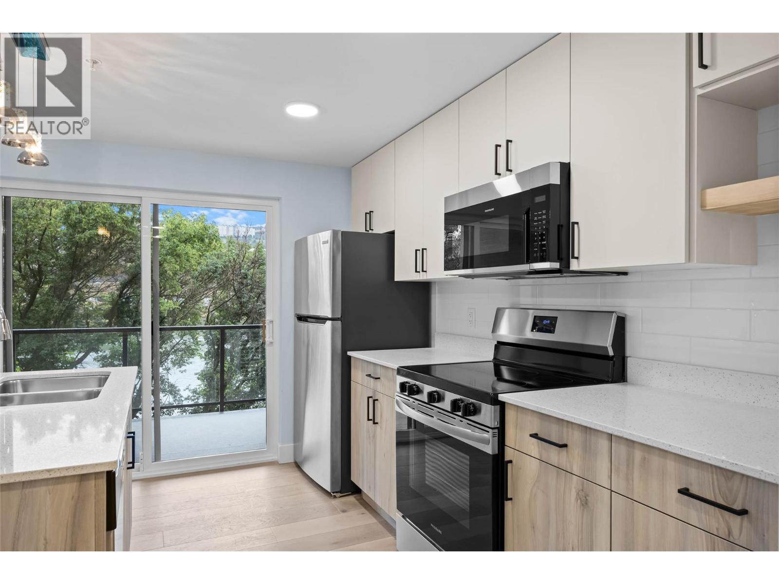 207 Royal Avenue Unit# 204, Kamloops, BC - Indoor Photo Showing Kitchen