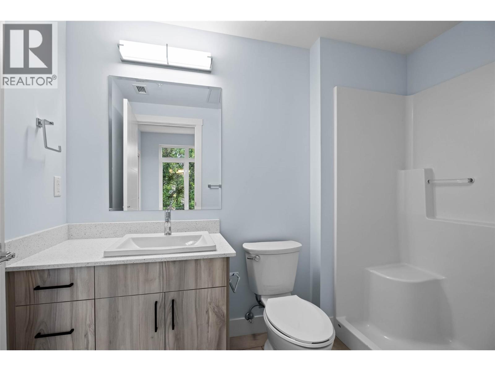 207 Royal Avenue Unit# 204, Kamloops, BC - Indoor Photo Showing Bathroom