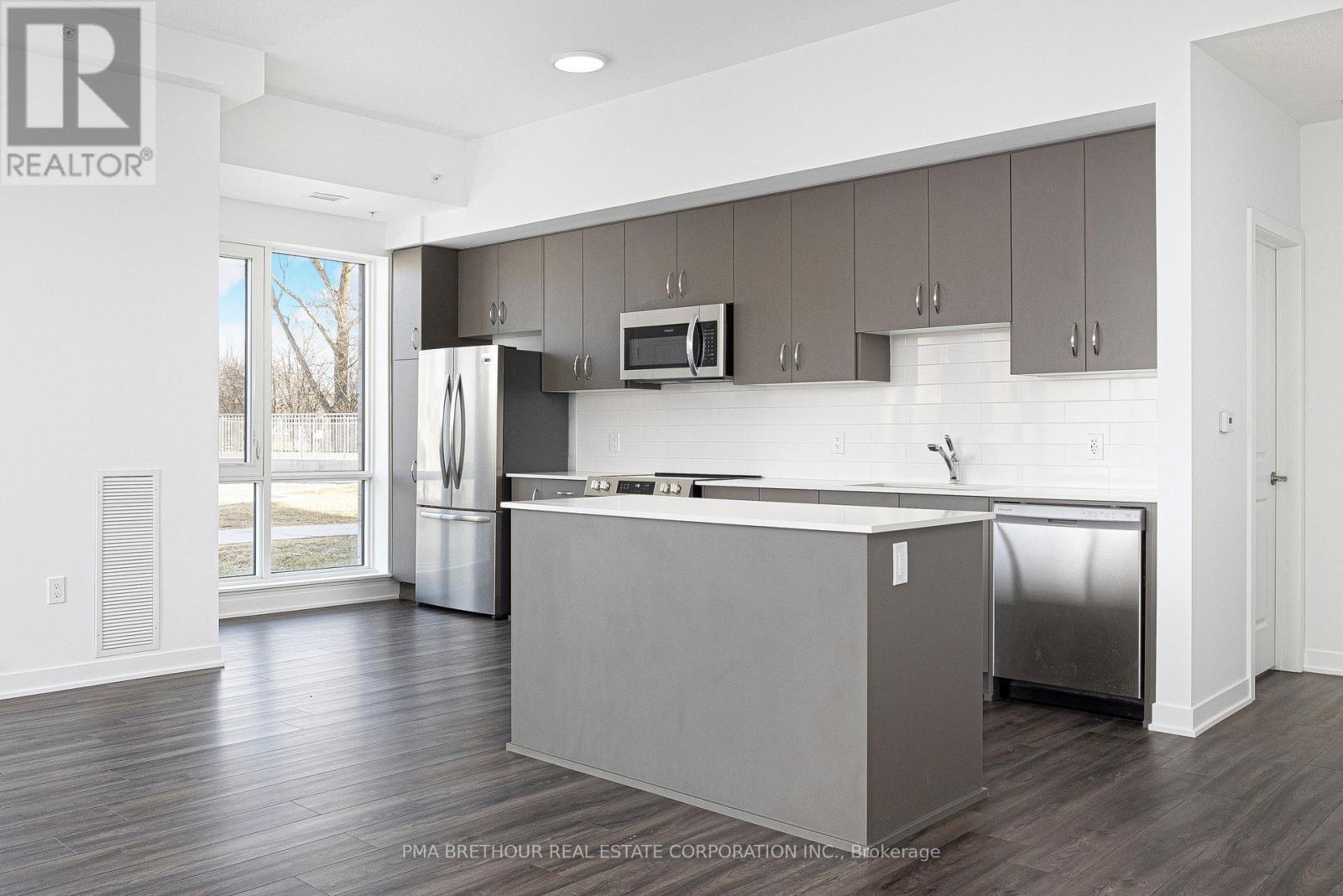 118 - 385 Arctic Red Drive, Oshawa, ON - Indoor Photo Showing Kitchen