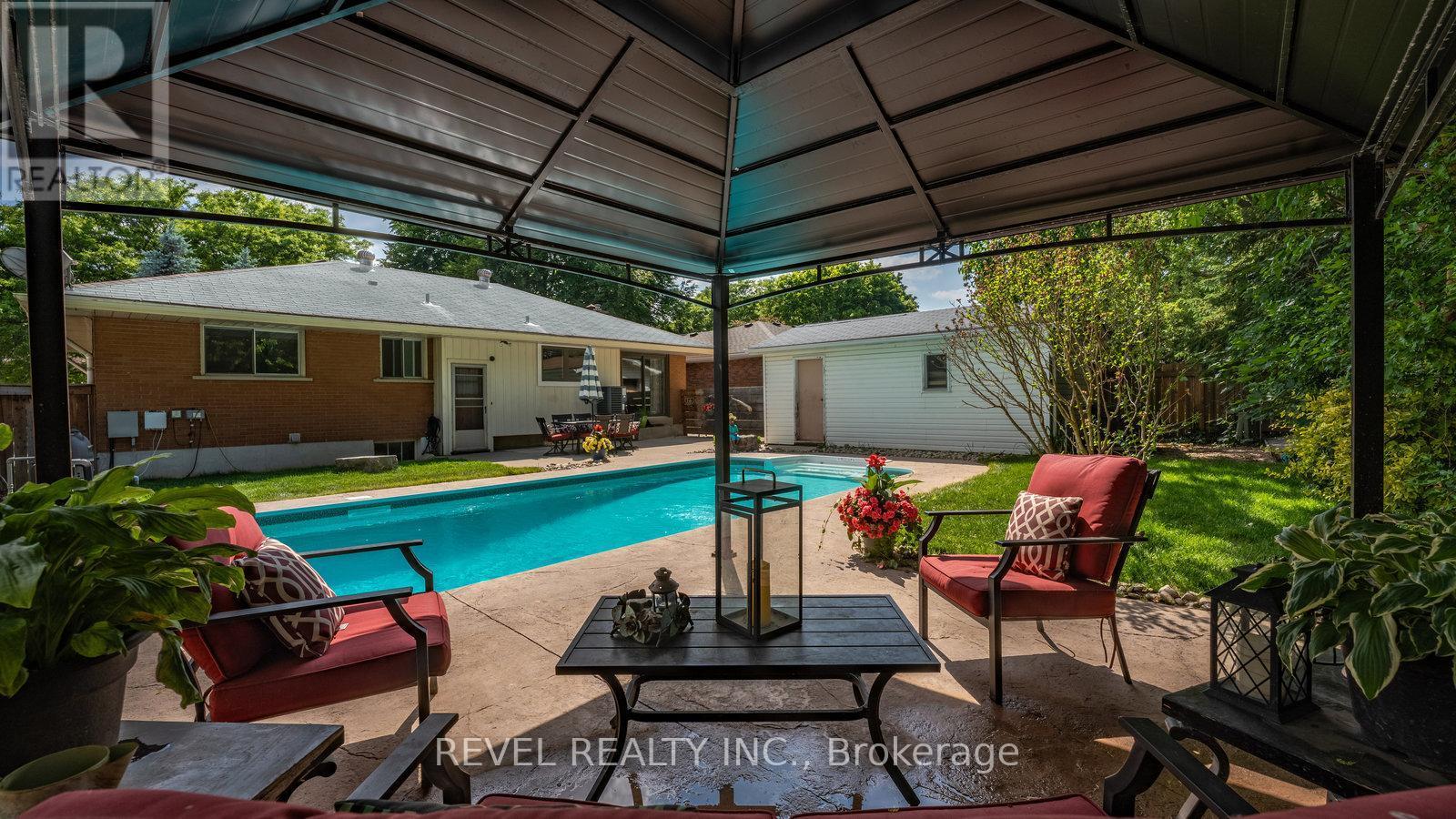 75 Pusey Boulevard, Brantford, ON - Outdoor With In Ground Pool With Exterior
