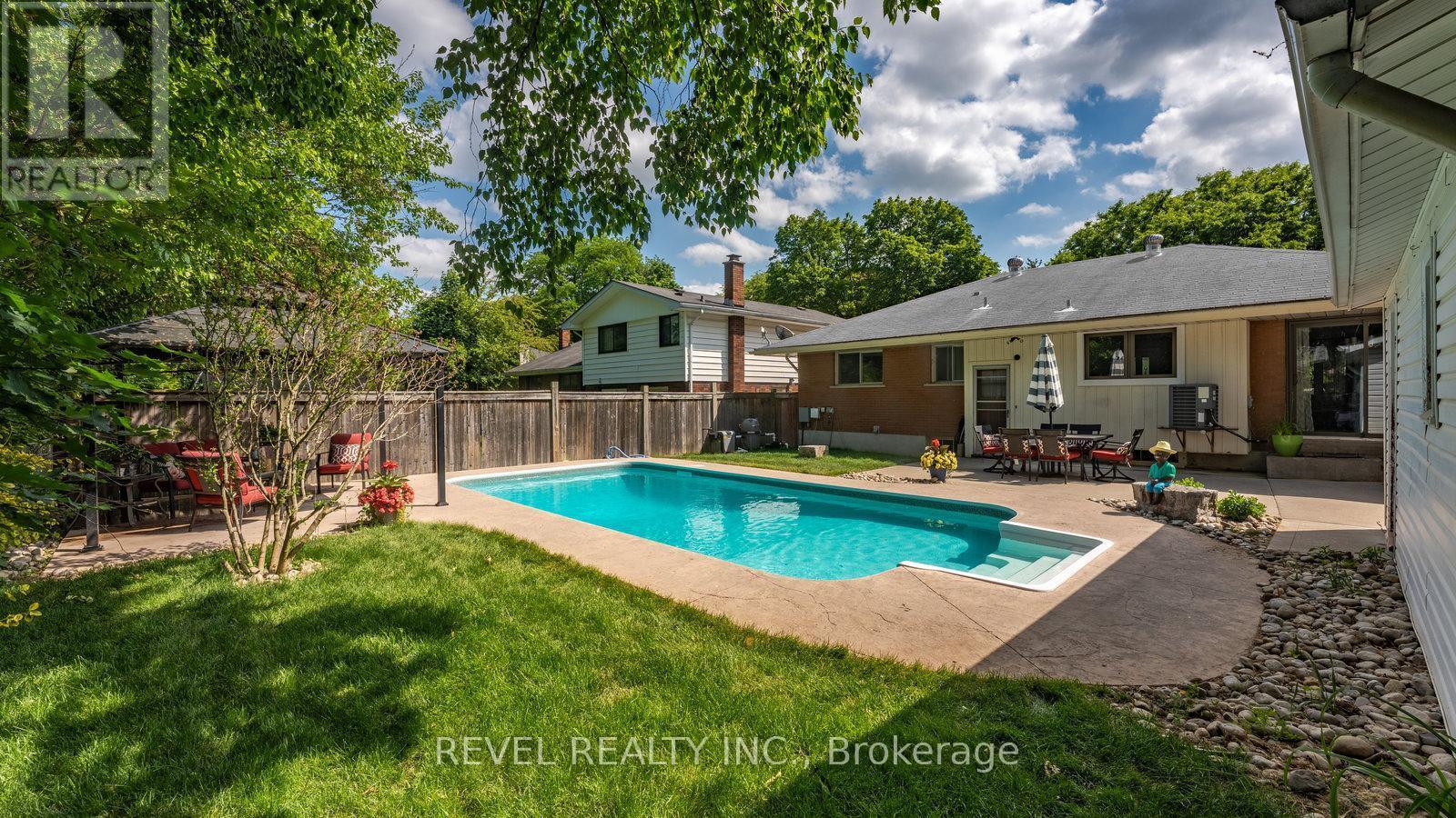 75 Pusey Boulevard, Brantford, ON - Outdoor With In Ground Pool