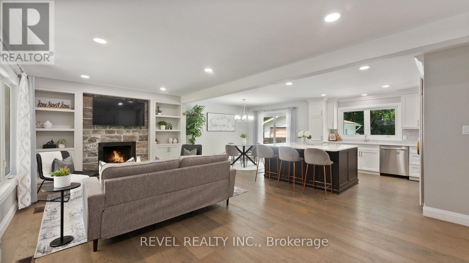 75 Pusey Boulevard, Brantford, ON - Indoor Photo Showing Living Room With Fireplace