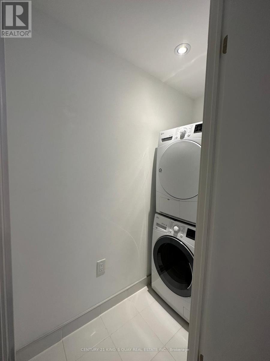 719 - 77 Shuter Street, Toronto, ON - Indoor Photo Showing Laundry Room