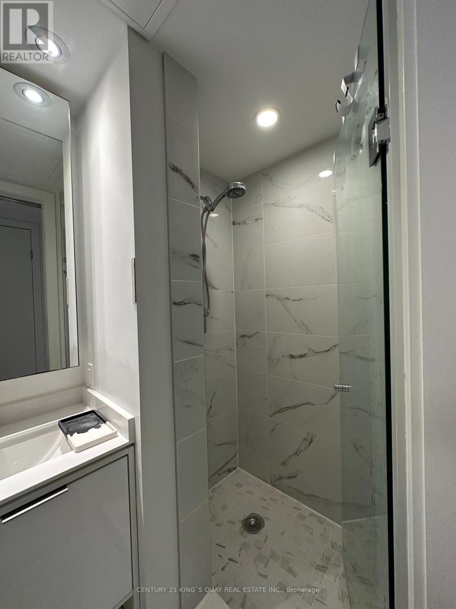 719 - 77 Shuter Street, Toronto, ON - Indoor Photo Showing Bathroom