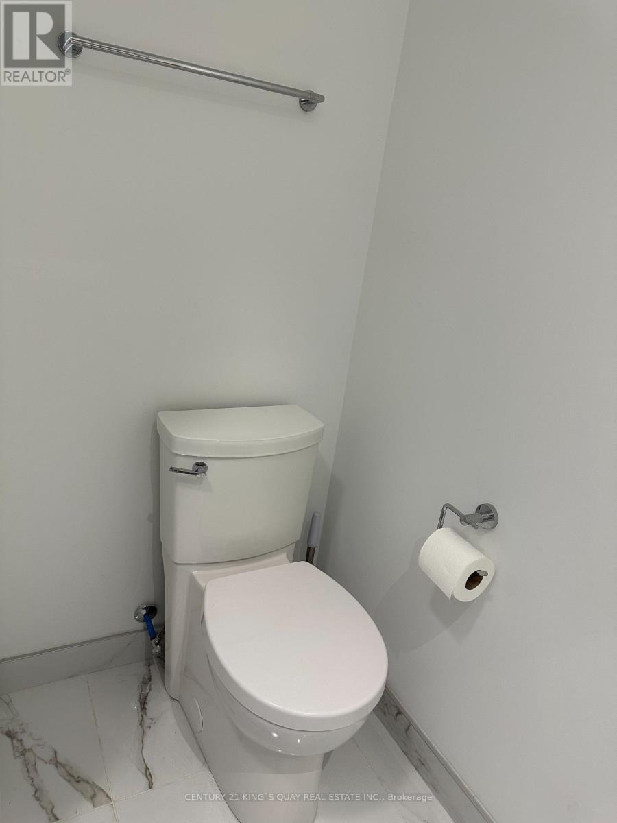 719 - 77 Shuter Street, Toronto, ON - Indoor Photo Showing Bathroom