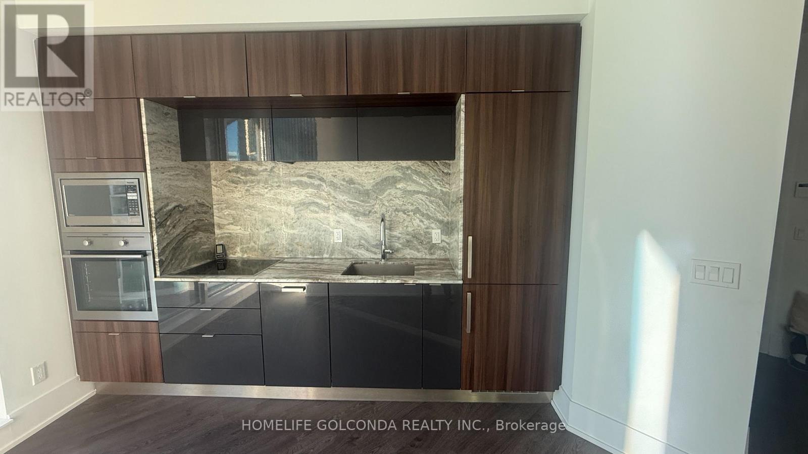 522 - 1 Edgewater Drive, Toronto, ON - Indoor