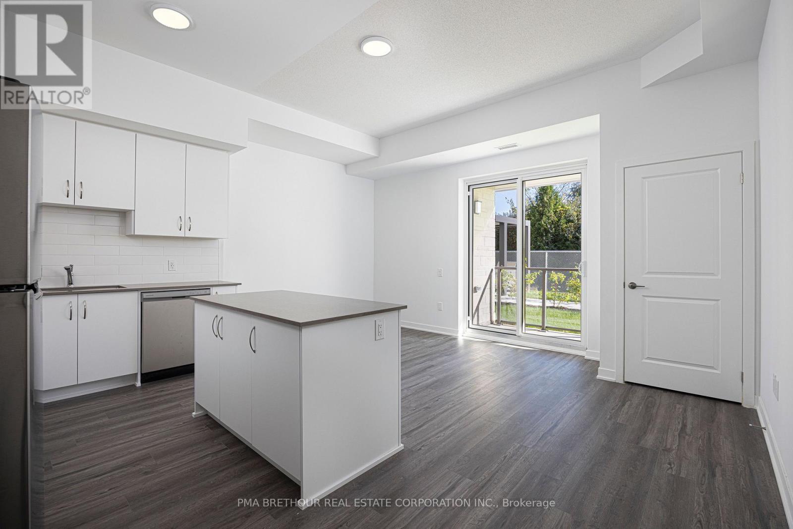 101 - 385 Arctic Red Drive, Oshawa, ON - Indoor Photo Showing Kitchen