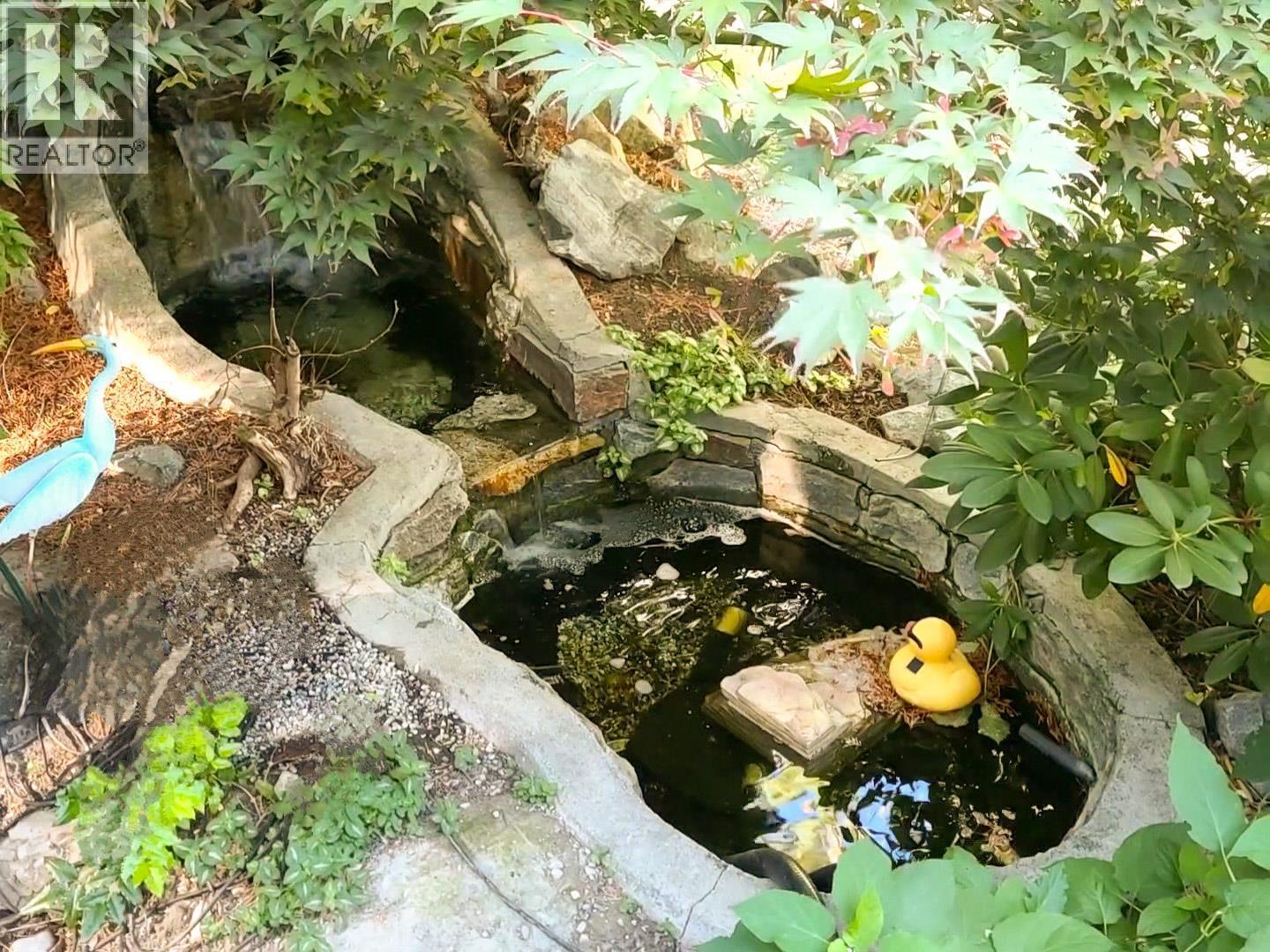 private water feature in back yard - 3897 Gallaghers Grange, Kelowna, BC - Outdoor