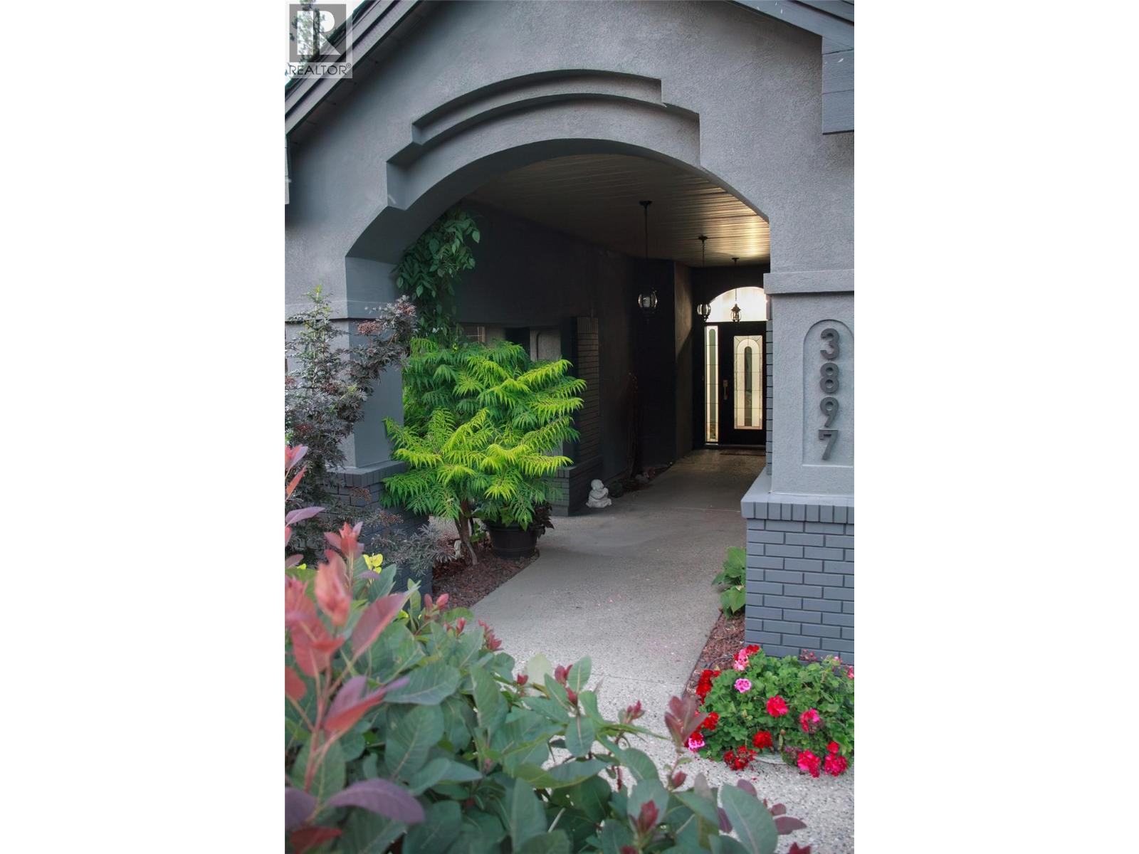 3897 Gallaghers Grange, Kelowna, BC - Outdoor