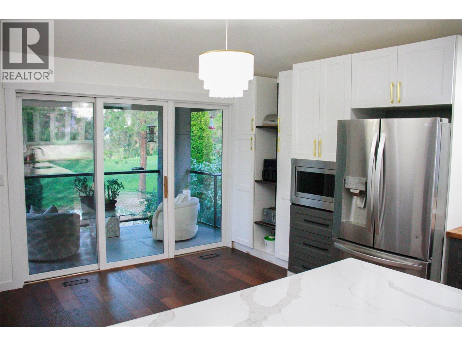 breakfast nook - 3897 Gallaghers Grange, Kelowna, BC - Indoor Photo Showing Kitchen