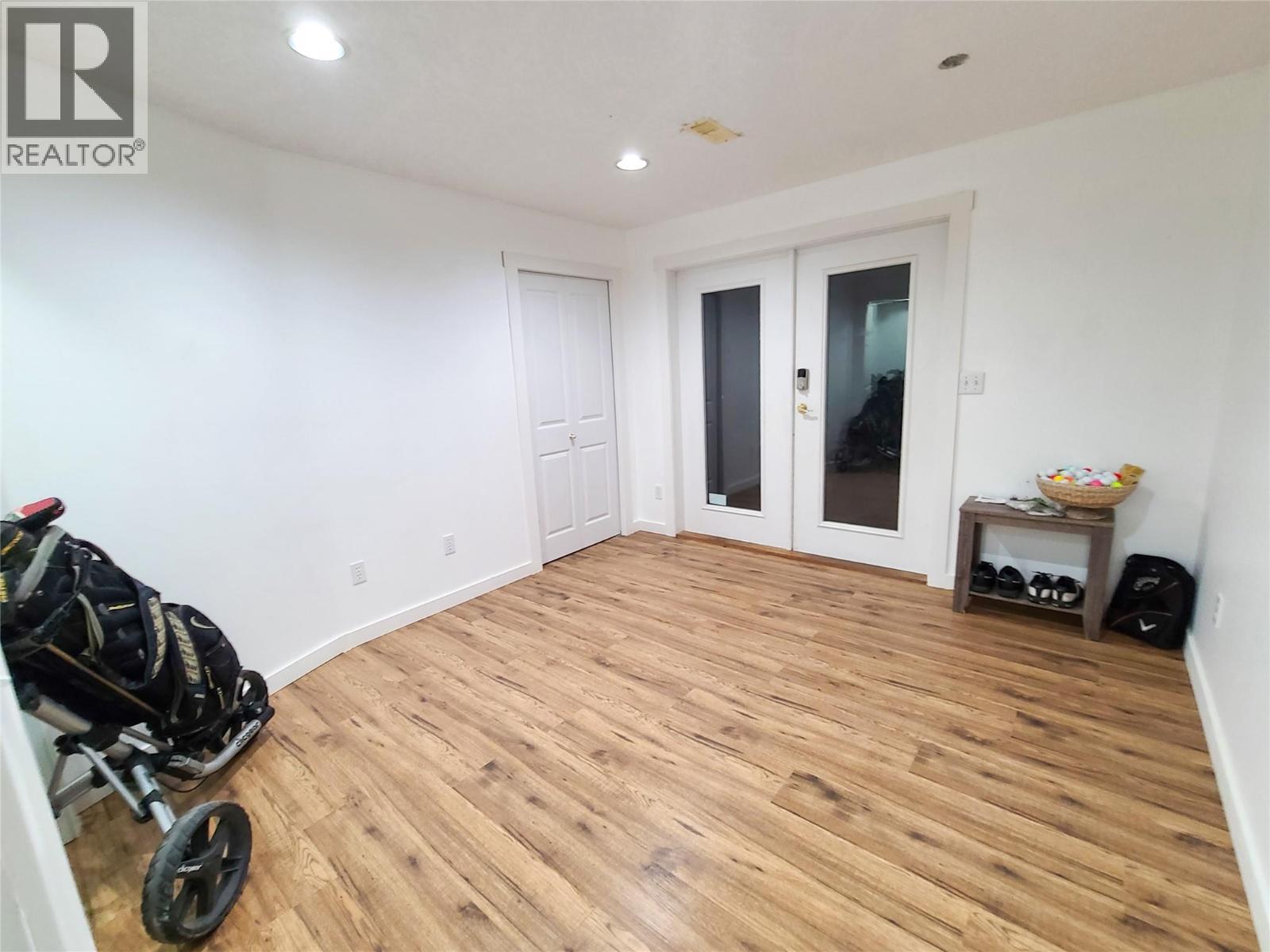 Golf cart room - 3897 Gallaghers Grange, Kelowna, BC - Indoor Photo Showing Other Room