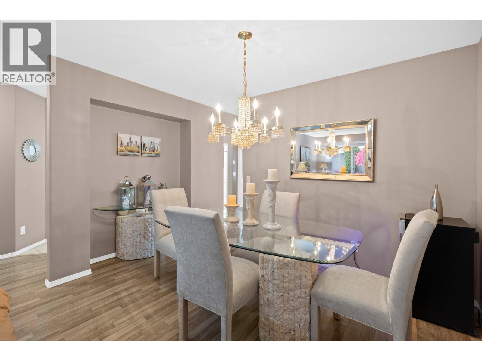 535 Glenmeadows Road Unit# 33, Kelowna, BC - Indoor Photo Showing Dining Room