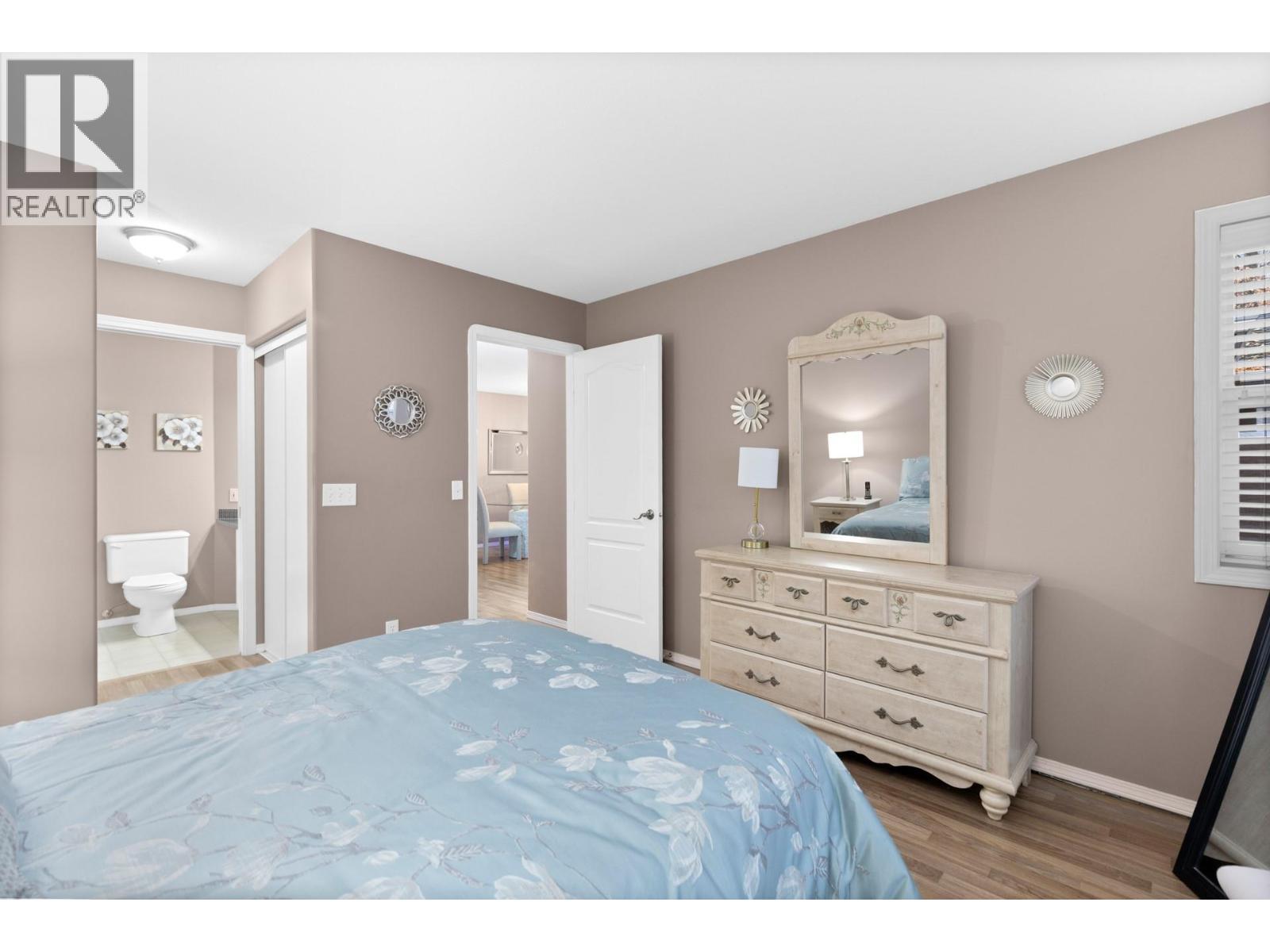 535 Glenmeadows Road Unit# 33, Kelowna, BC - Indoor Photo Showing Bedroom