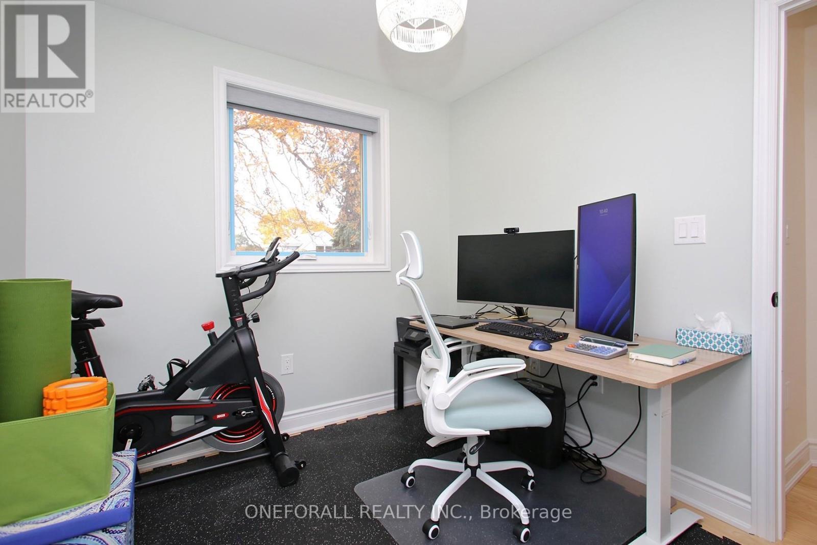 10 Esmond Crescent, Toronto, ON - Indoor Photo Showing Office
