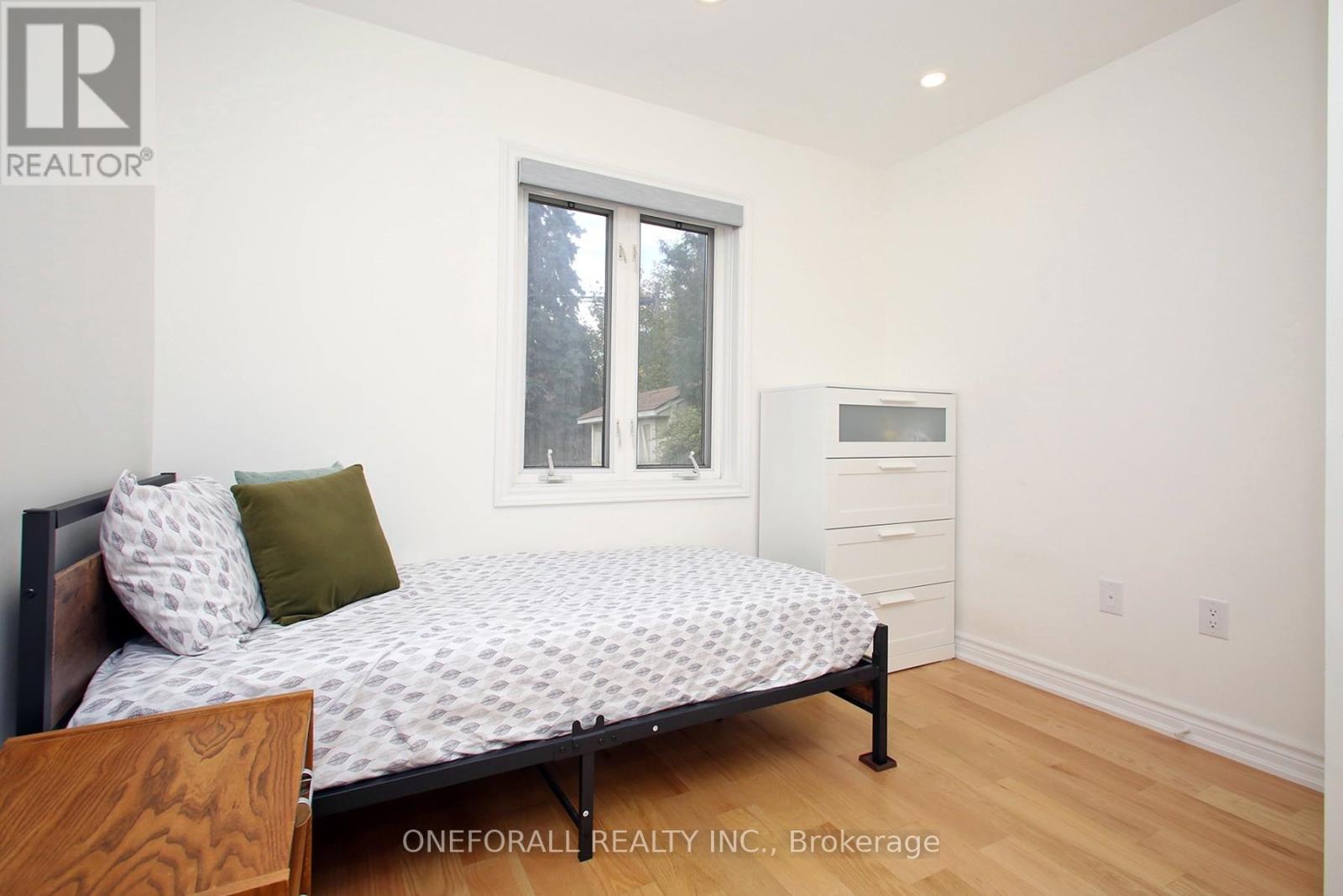 10 Esmond Crescent, Toronto, ON - Indoor Photo Showing Bedroom