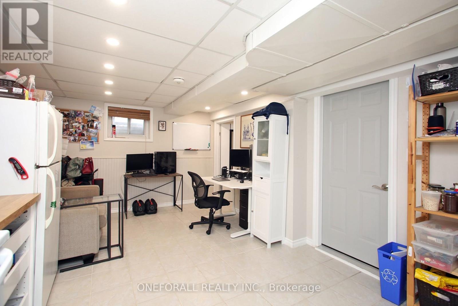 10 Esmond Crescent, Toronto, ON - Indoor Photo Showing Other Room