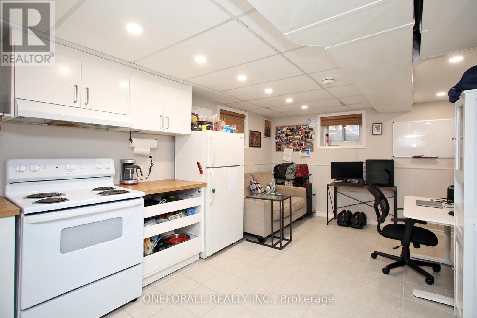 10 Esmond Crescent, Toronto, ON - Indoor