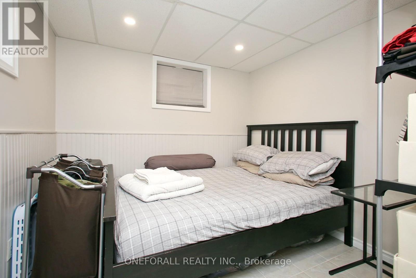 10 Esmond Crescent, Toronto, ON - Indoor Photo Showing Bedroom