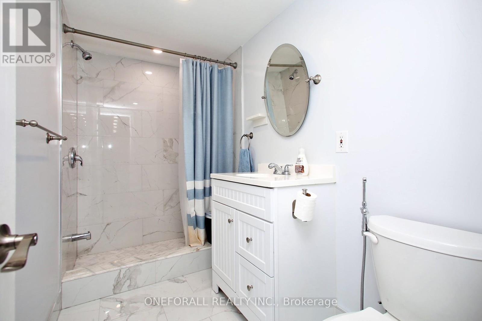 10 Esmond Crescent, Toronto, ON - Indoor Photo Showing Bathroom