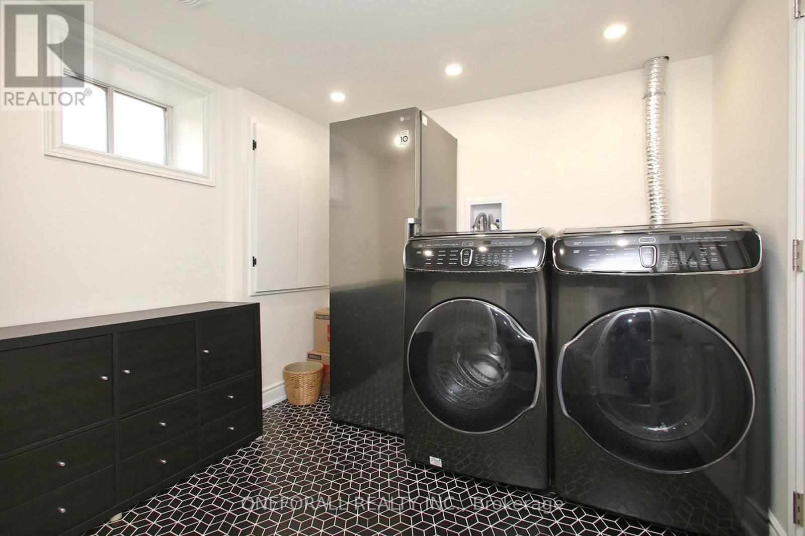 10 Esmond Crescent, Toronto, ON - Indoor Photo Showing Laundry Room