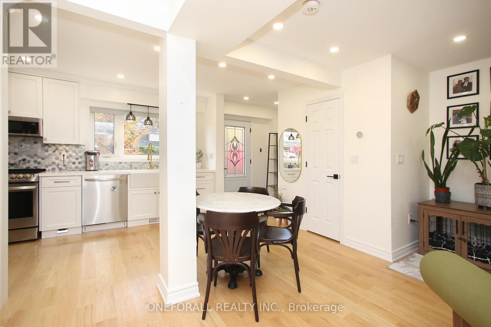 10 Esmond Crescent, Toronto, ON - Indoor