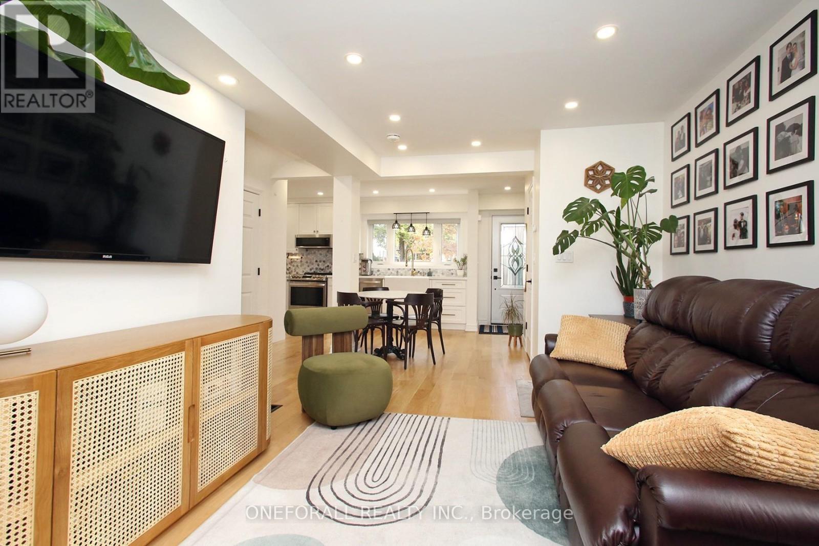 10 Esmond Crescent, Toronto, ON - Indoor