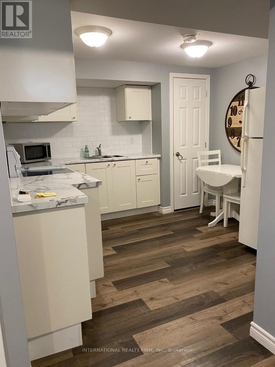 Bsmt - 75 Ferguson Drive, Barrie, ON - Indoor Photo Showing Kitchen