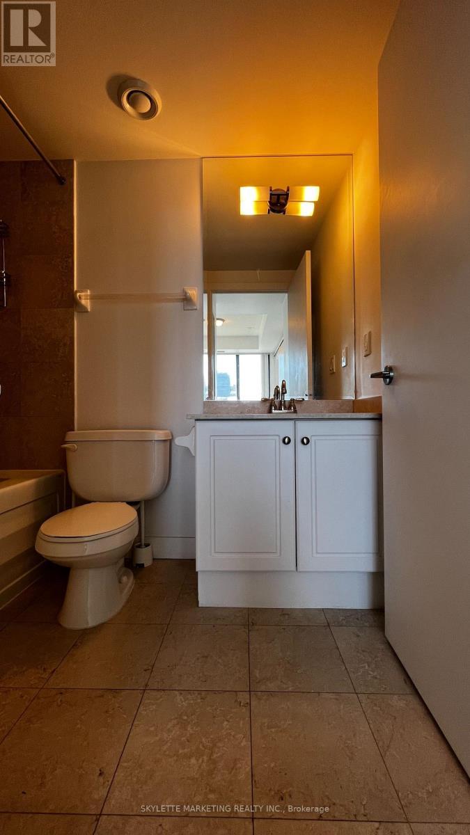 911 - 438 King Street W, Toronto, ON - Indoor Photo Showing Bathroom