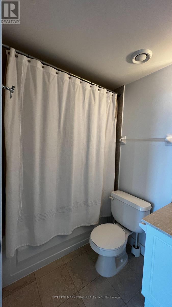 911 - 438 King Street W, Toronto, ON - Indoor Photo Showing Bathroom