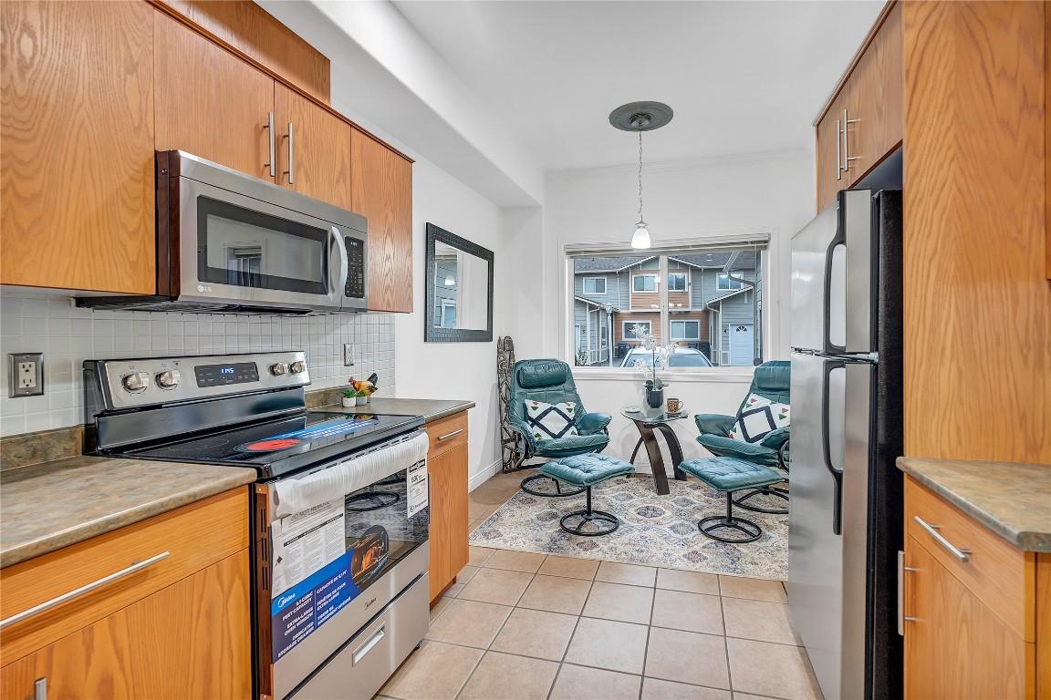 9-148 Roy Avenue, Penticton, BC - Indoor Photo Showing Kitchen