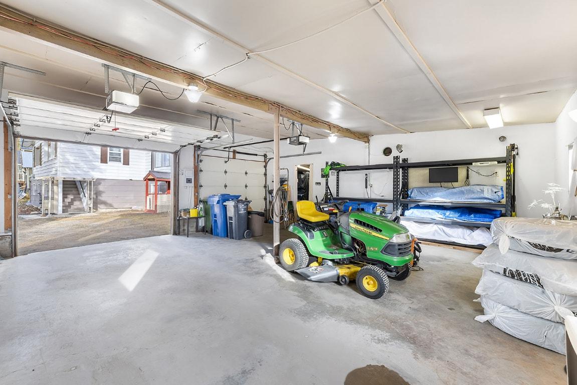 75 Morrison Road, Kimberley, BC - Indoor Photo Showing Garage