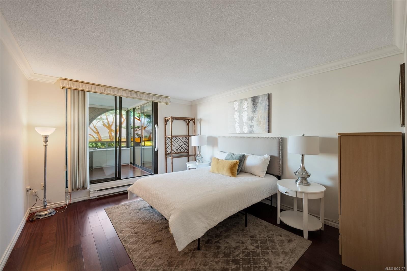 201-640 Montreal St, Victoria, BC - Indoor Photo Showing Bedroom