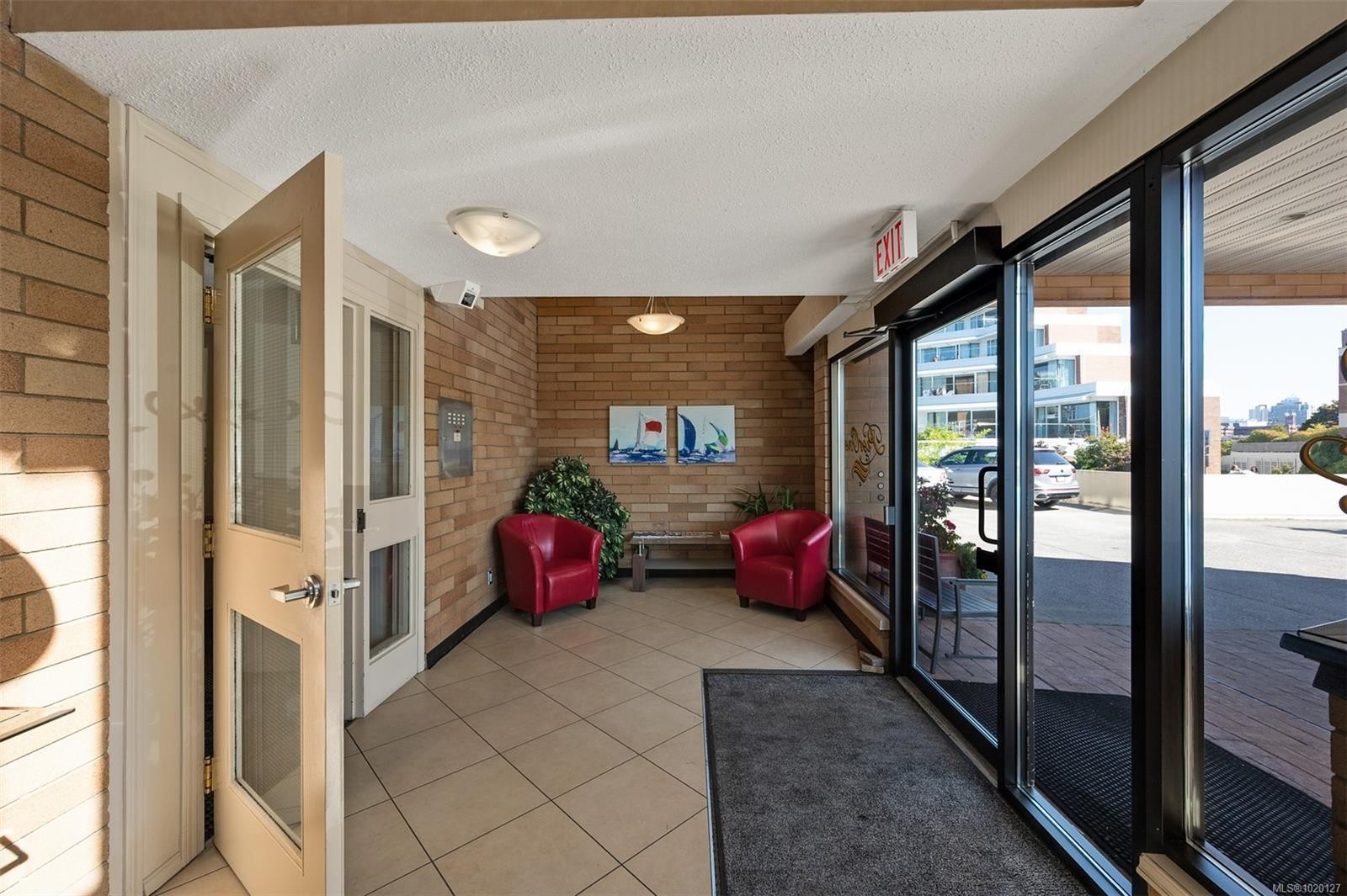 201-640 Montreal St, Victoria, BC - With Exterior