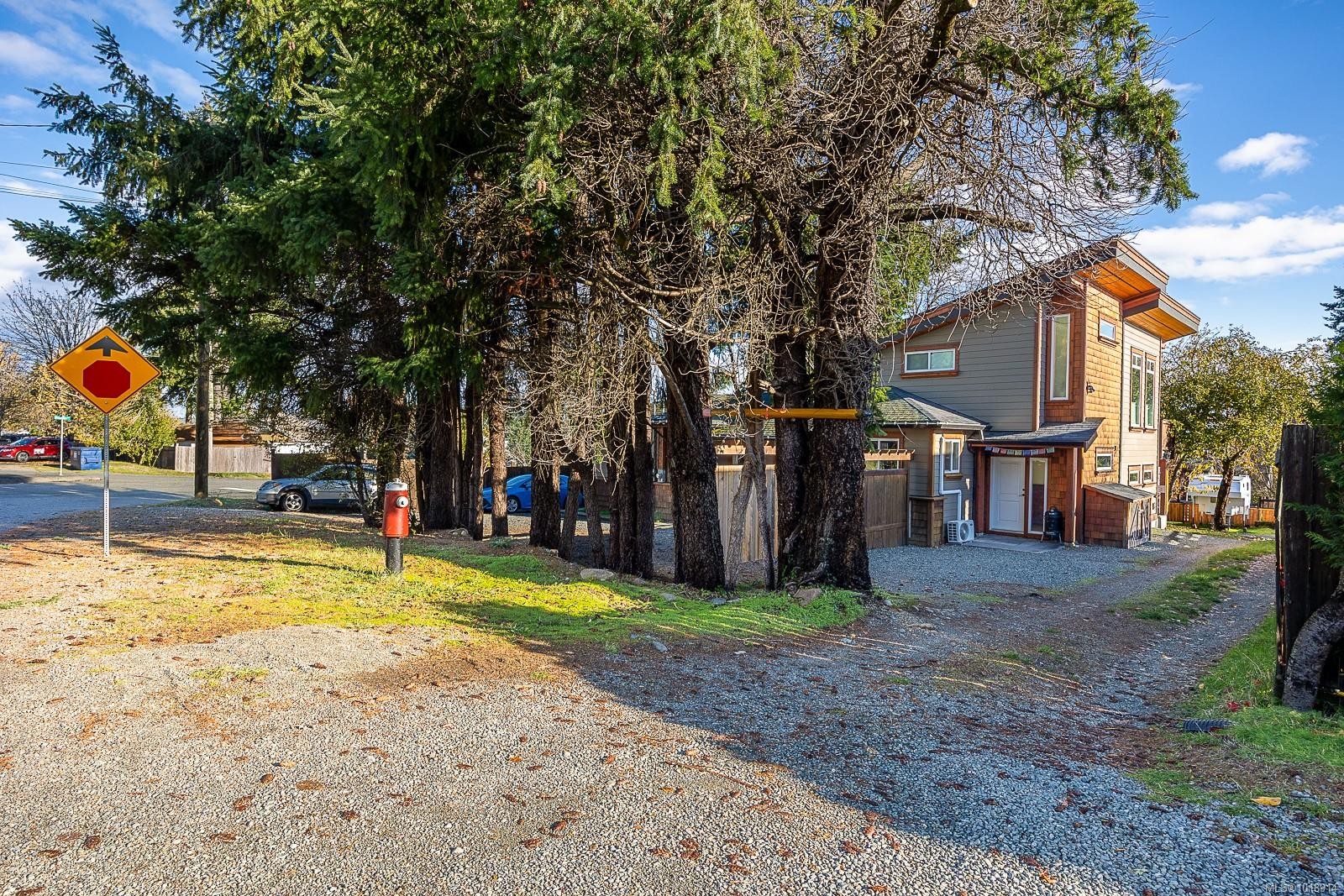 3328 Third St, Cumberland, BC