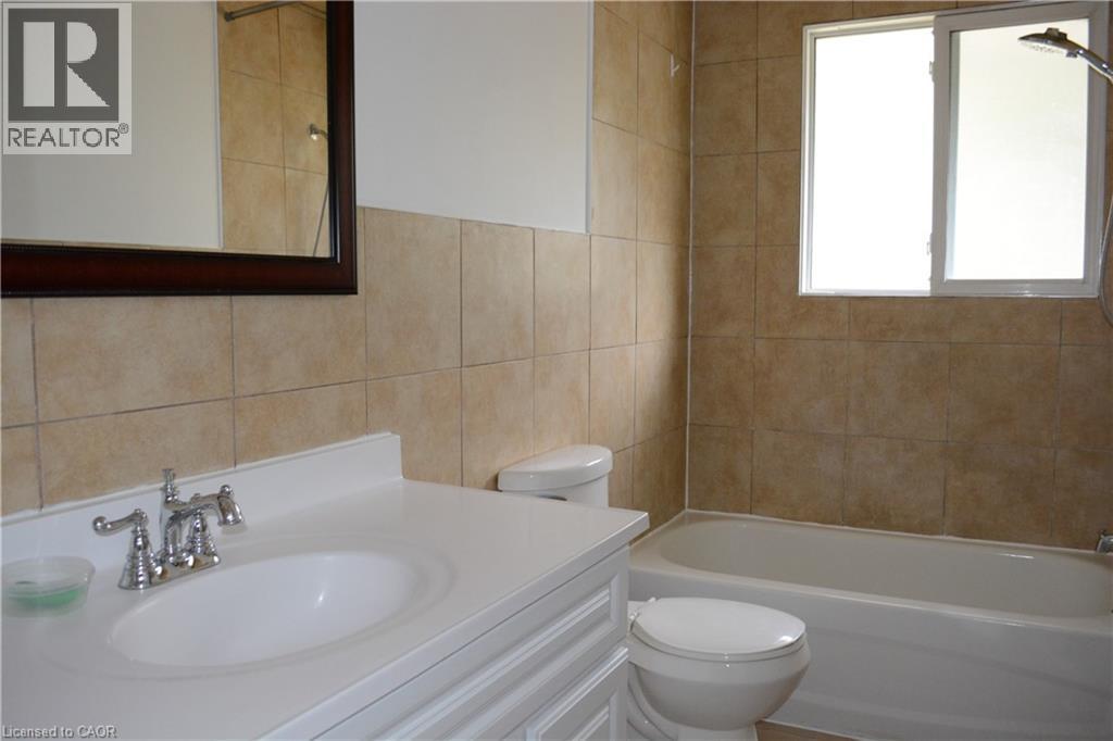 142 Longwood Drive Unit# Unit 1, Waterloo, ON - Indoor Photo Showing Bathroom