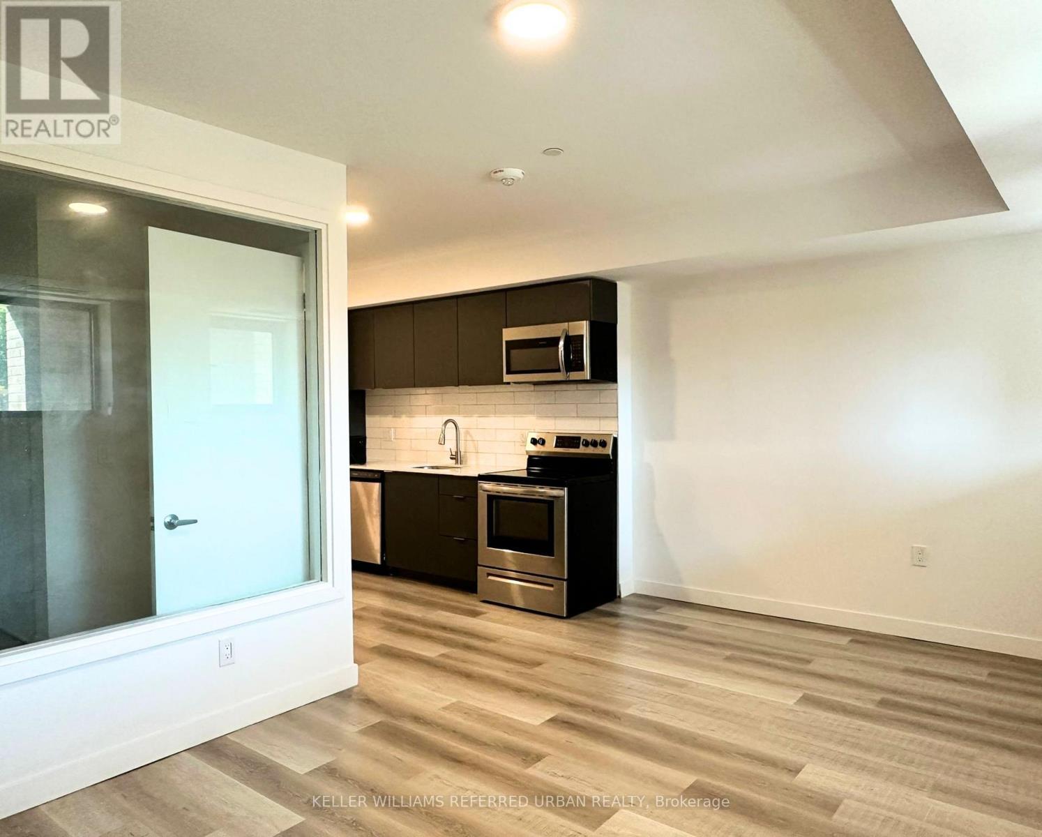102 - 325 University Avenue, Cobourg, ON - Indoor Photo Showing Kitchen