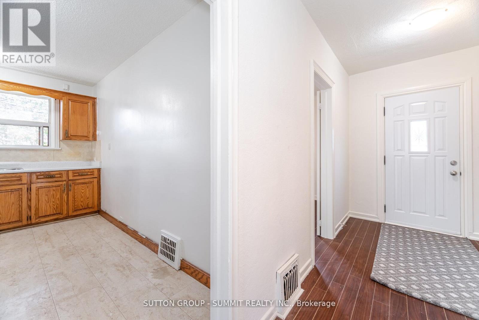 56 Ash Crescent, Toronto, ON - Indoor