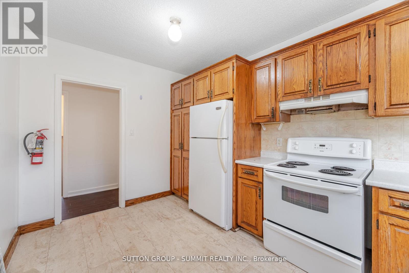 56 Ash Crescent, Toronto, ON - Indoor Photo Showing Kitchen