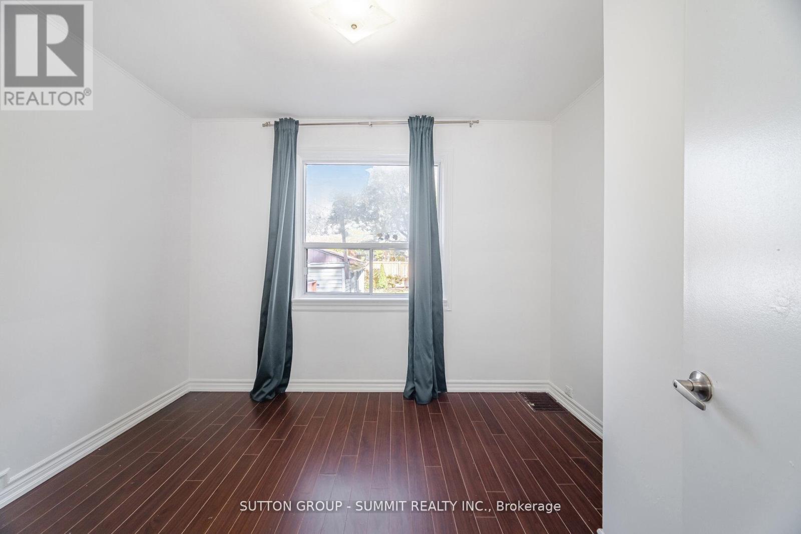 56 Ash Crescent, Toronto, ON - Indoor Photo Showing Other Room