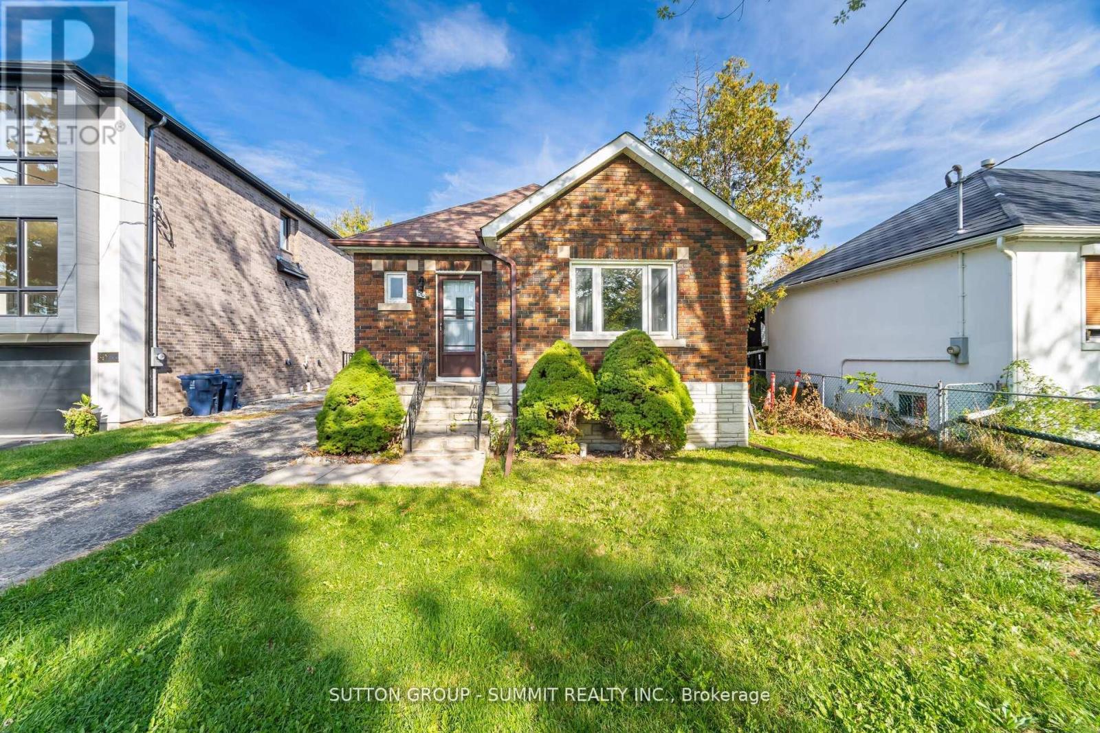 56 Ash Crescent, Toronto, ON - Outdoor