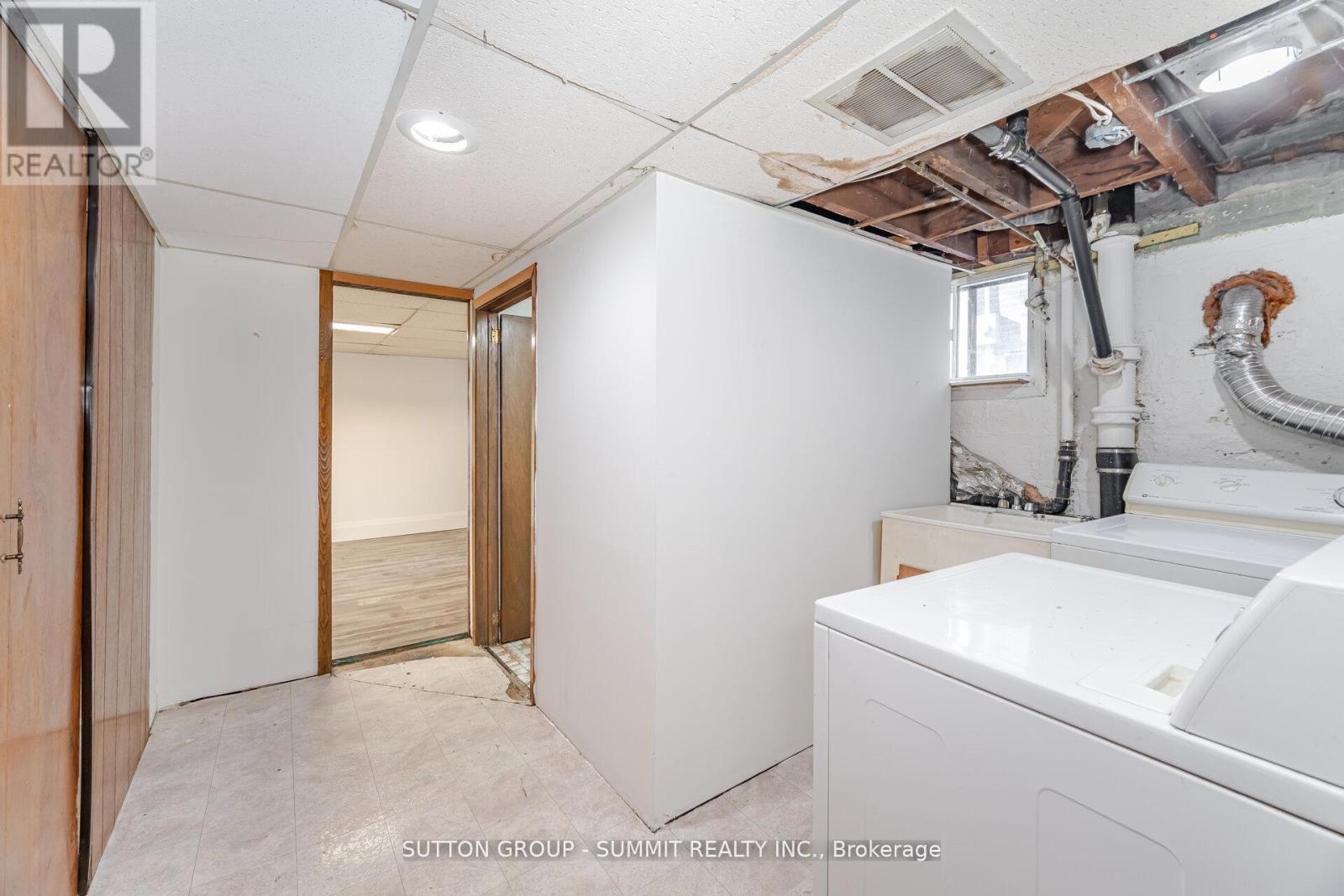 56 Ash Crescent, Toronto, ON - Indoor Photo Showing Laundry Room