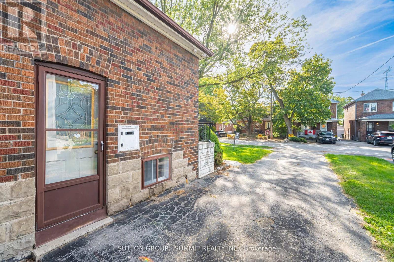 56 Ash Crescent, Toronto, ON - Outdoor