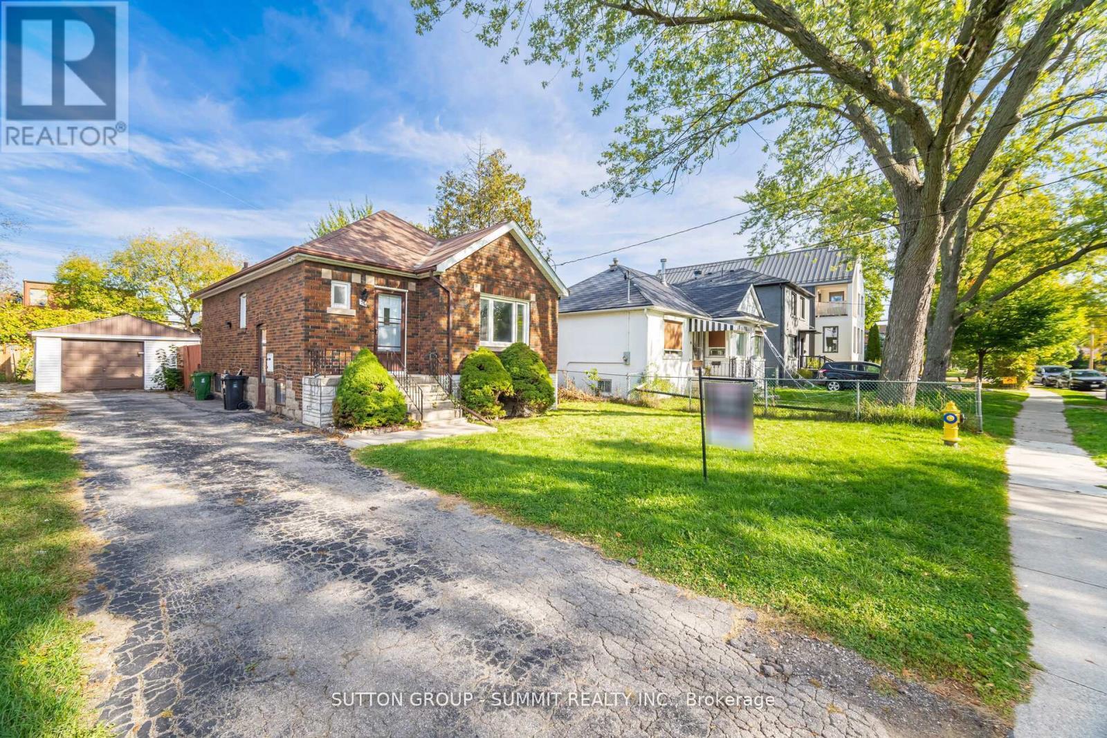 56 Ash Crescent, Toronto, ON - Outdoor