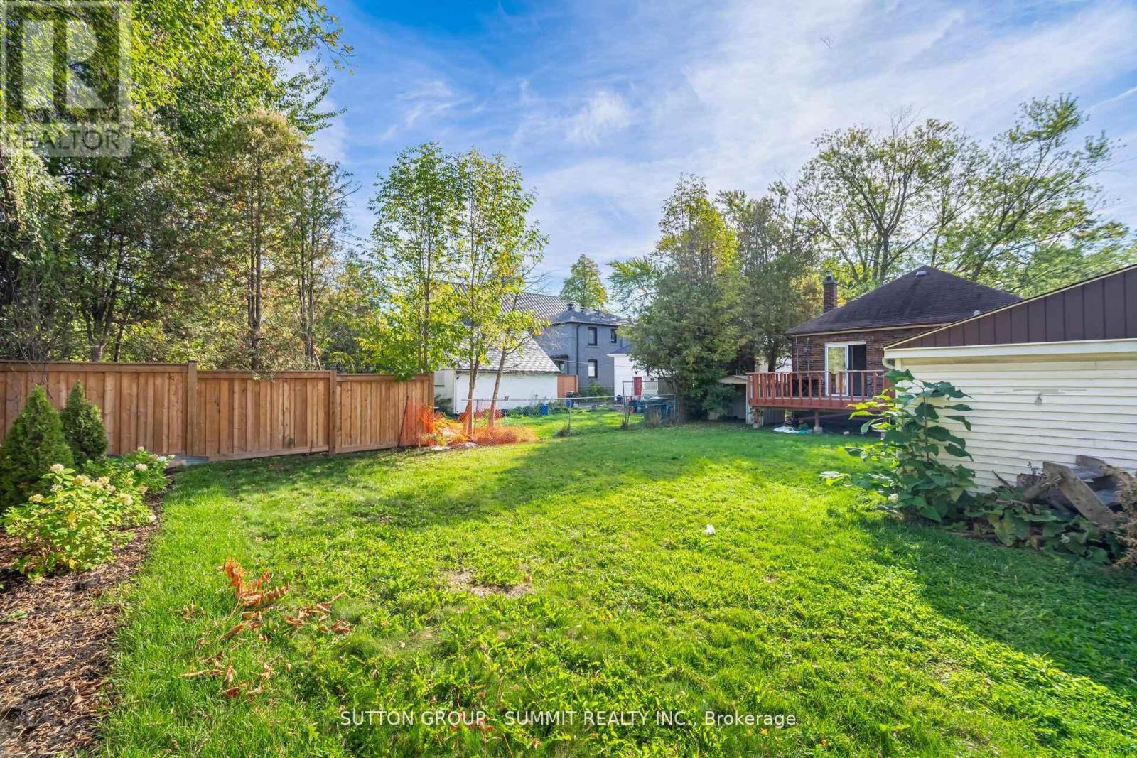 56 Ash Crescent, Toronto, ON - Outdoor