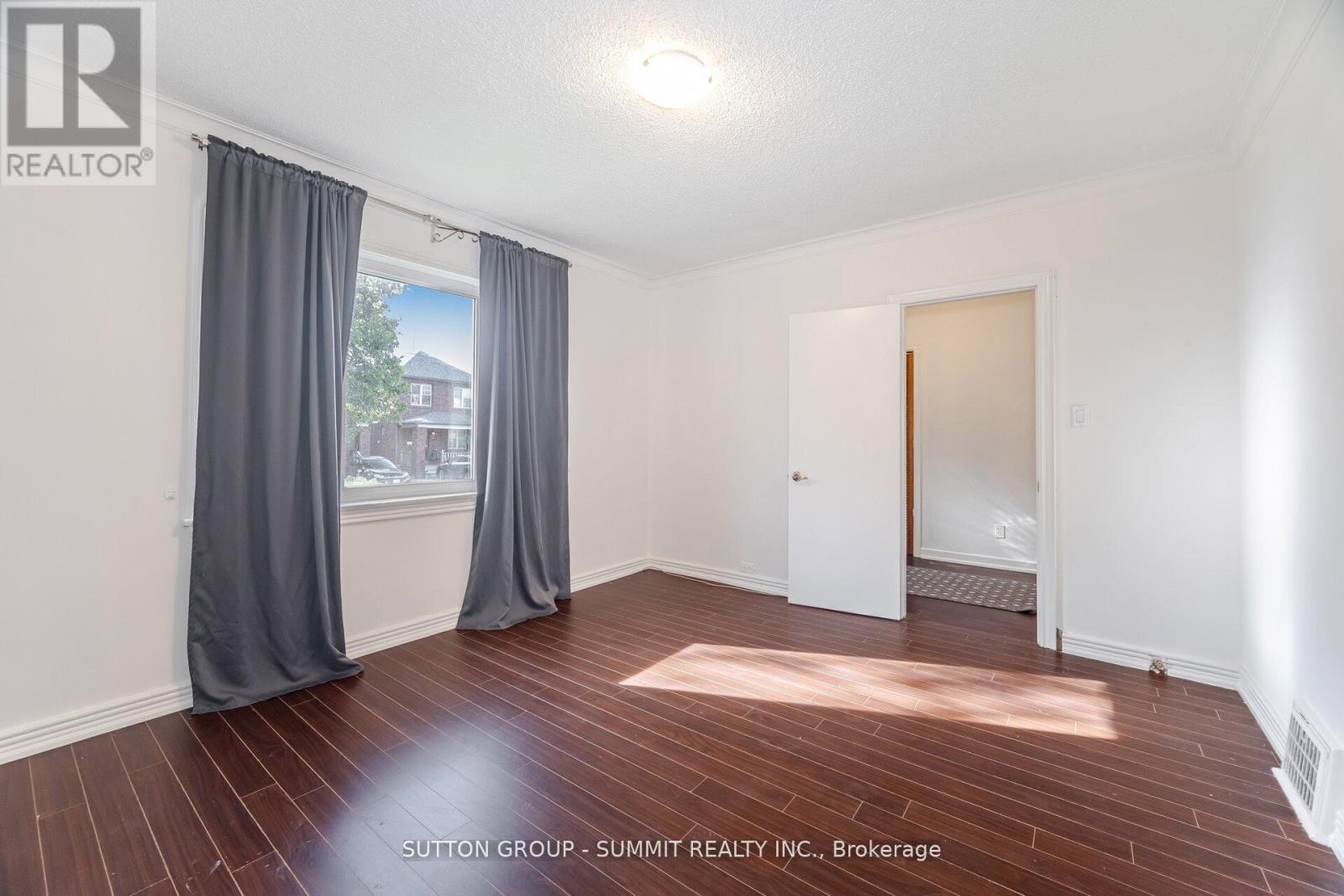 56 Ash Crescent, Toronto, ON - Indoor Photo Showing Other Room