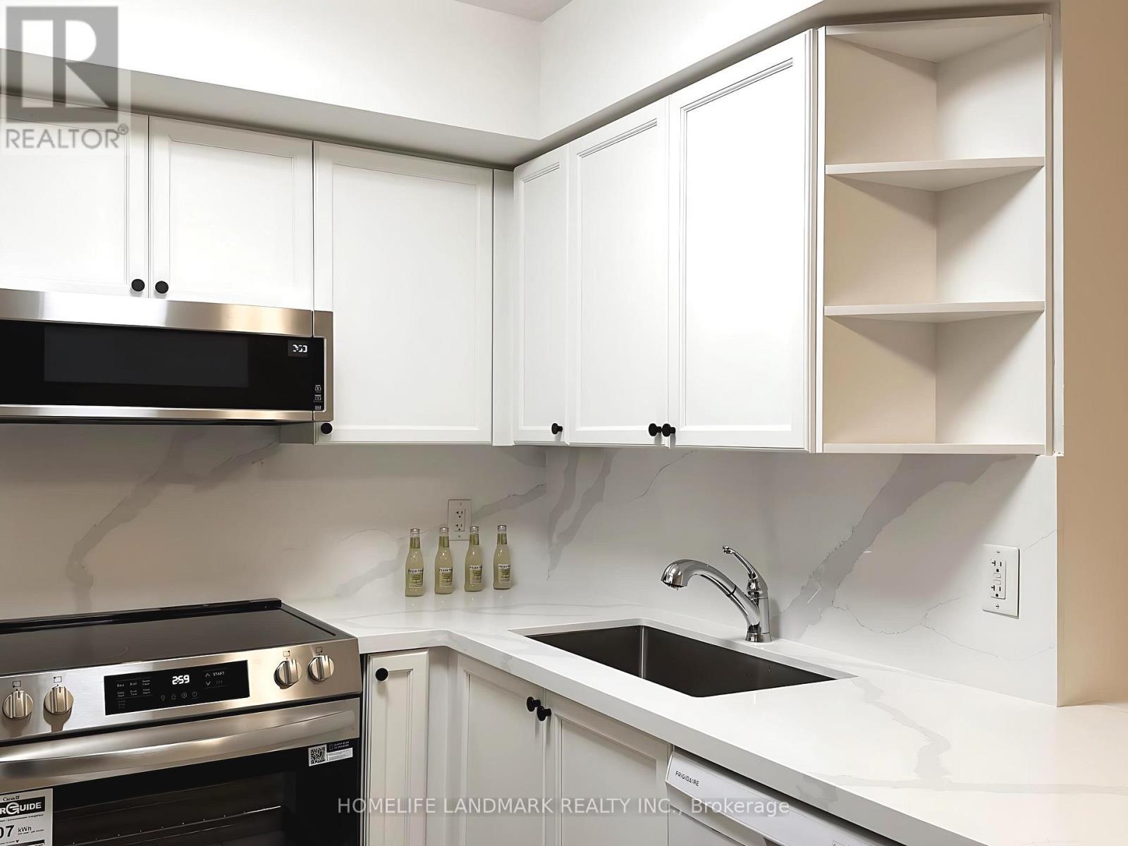 606 - 17 Barberry Place, Toronto, ON - Indoor Photo Showing Kitchen