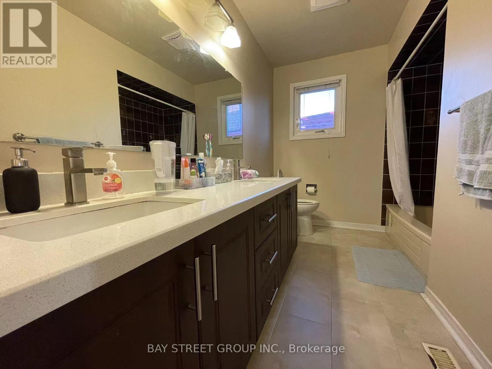 4255 Wakefield Crescent, Mississauga, ON - Indoor Photo Showing Bathroom