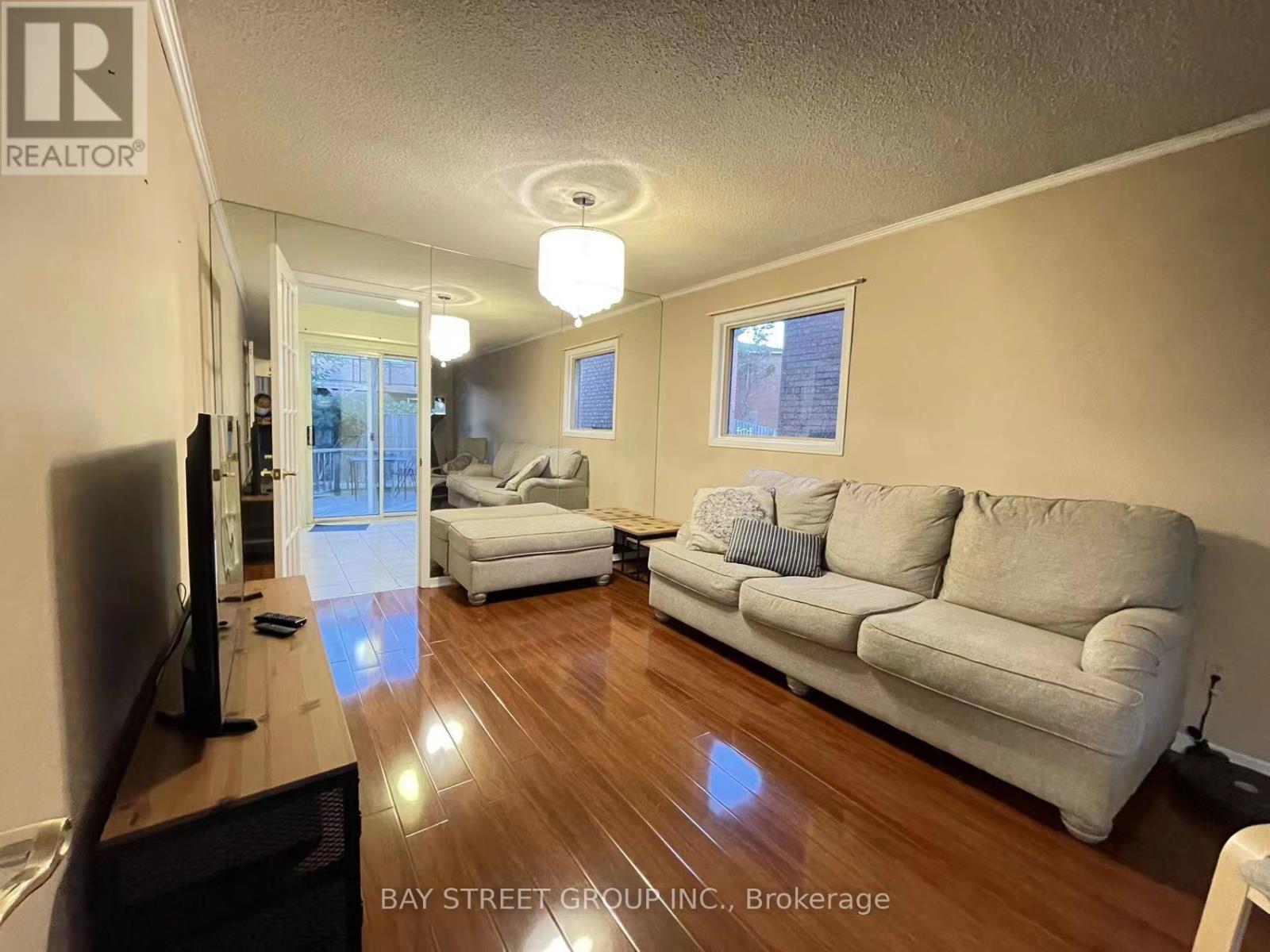 4255 Wakefield Crescent, Mississauga, ON - Indoor Photo Showing Living Room