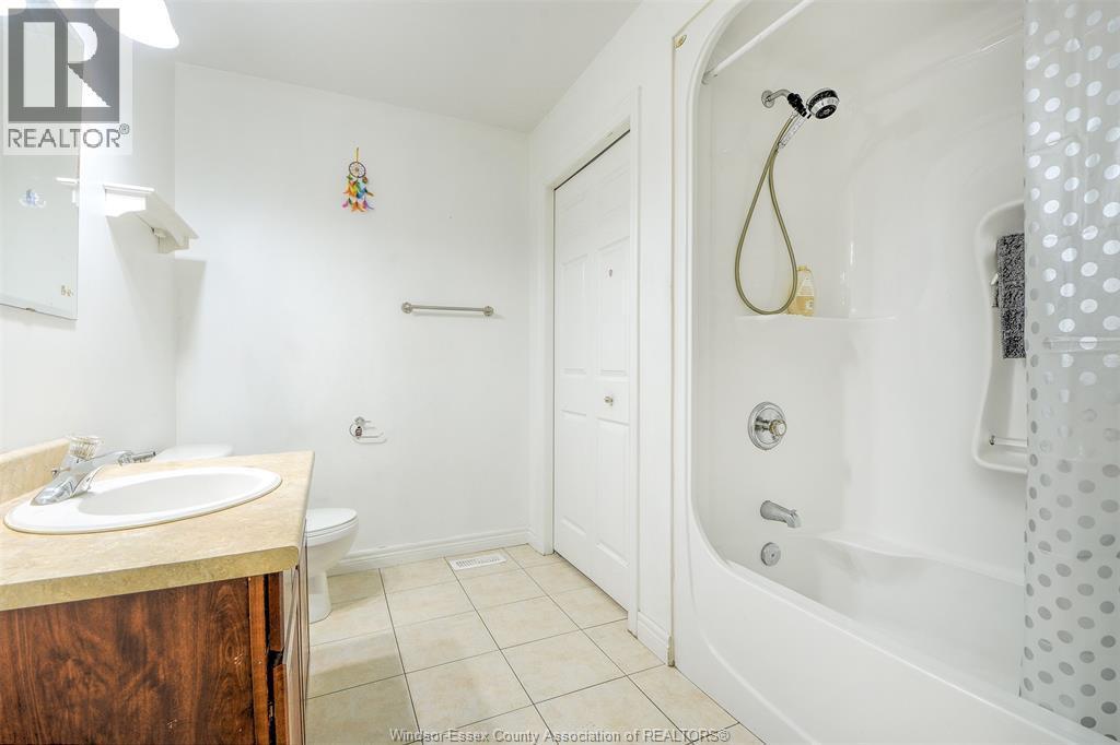 1694 Sagebrush Court, Windsor, ON - Indoor Photo Showing Bathroom