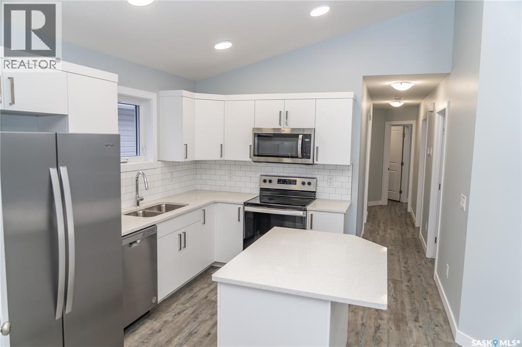 414 Nazarali Manor, Saskatoon, SK - Indoor Photo Showing Kitchen With Double Sink With Upgraded Kitchen